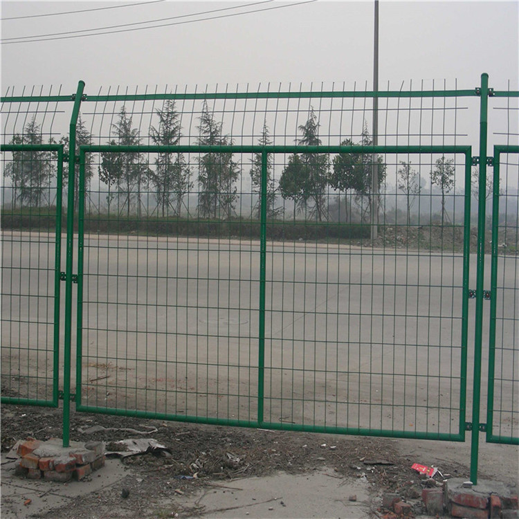 四川艾瑞厂家高速公路护栏网案例