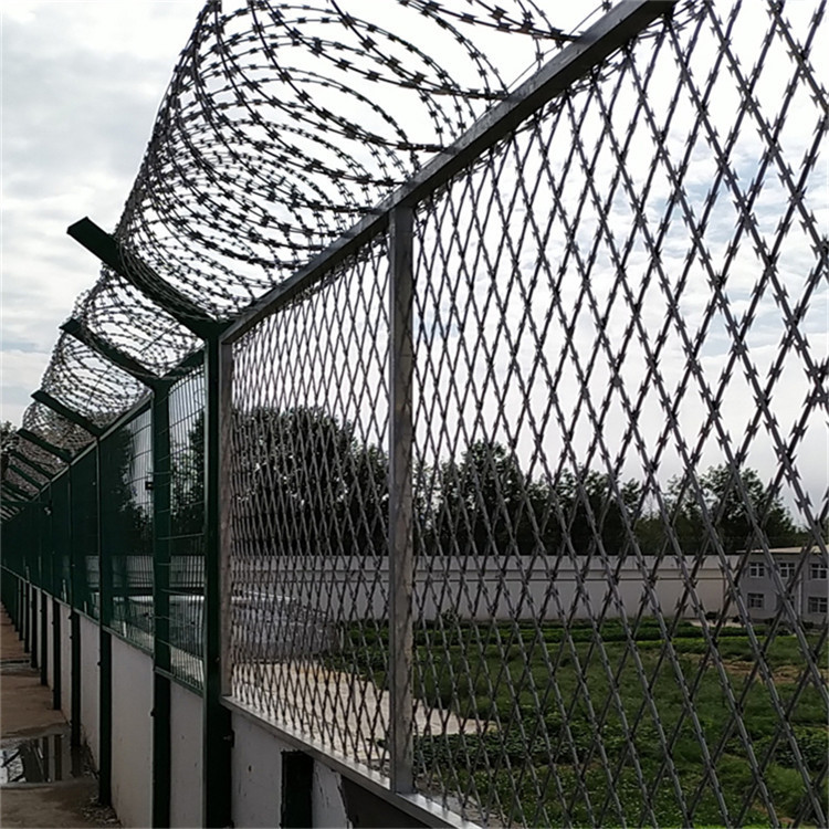 江苏河北艾瑞监狱金属焊接刀片钢网墙案例